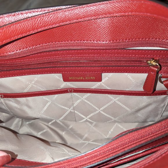 Michael Kors Voyager Handbag - Picture 8 of 14